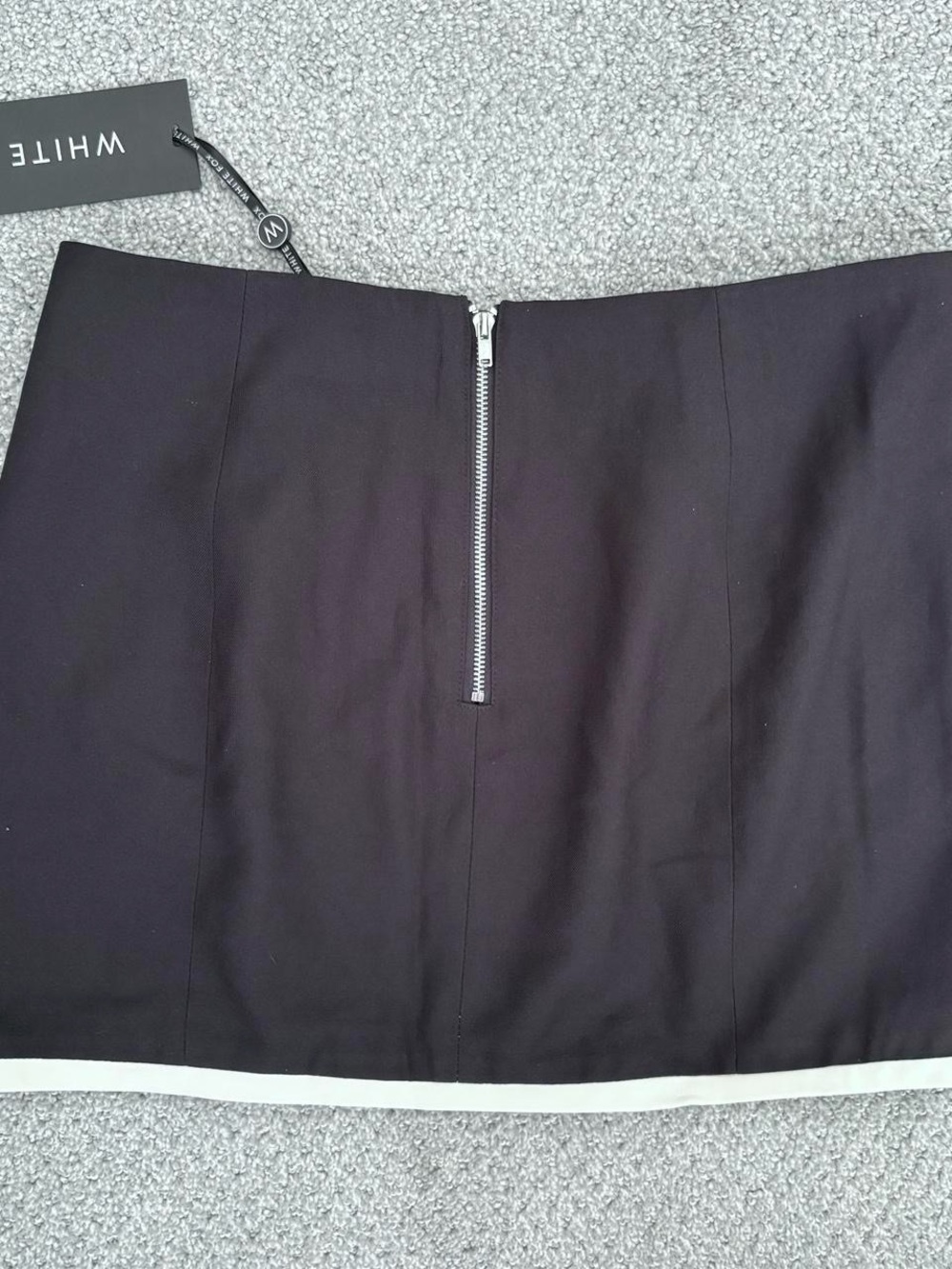 NWT White Fox Mini Skirt with White Hem Trim Sz M - Picture 5 of 6